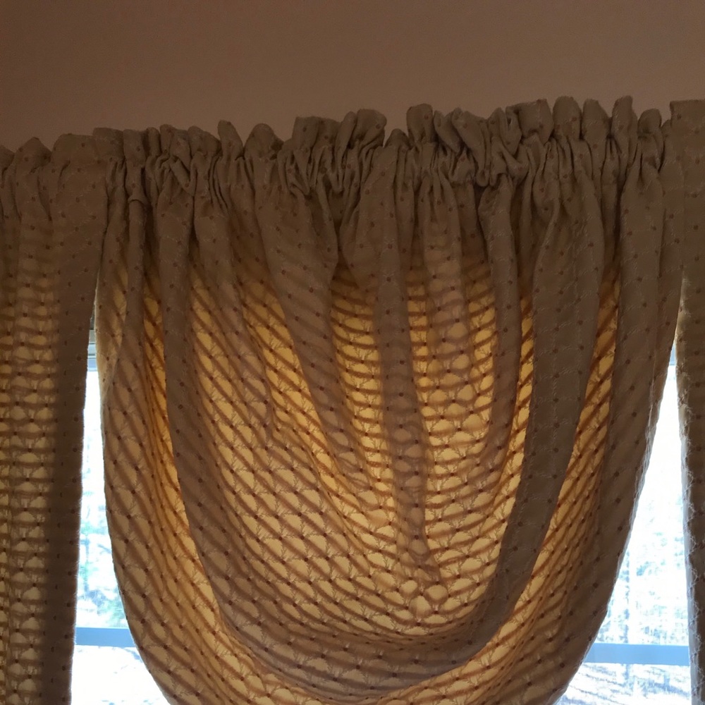 Window curtains - Picture 4 of 9